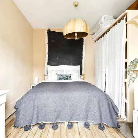 Ermitage . Glamourous Near Pere Lachaise